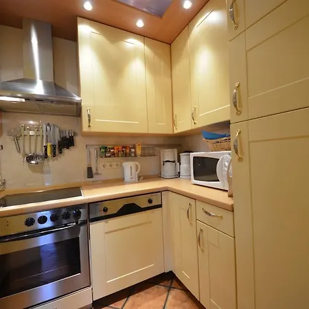 Eck-reethaus-sturmhaube *